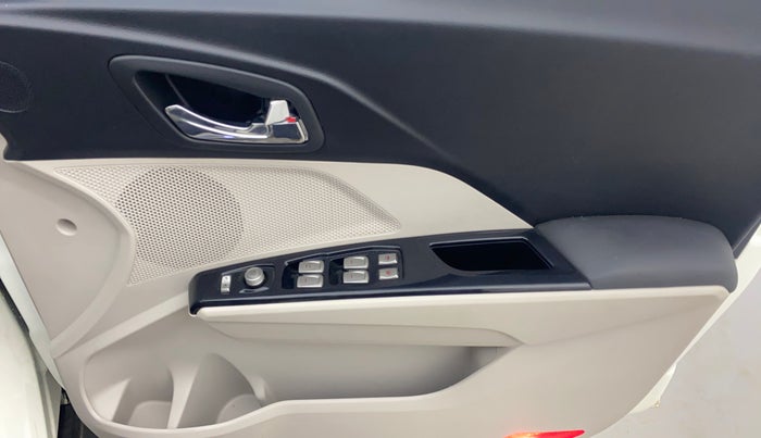 2021 Mahindra XUV300 W8 1.2 PETROL, Petrol, Manual, 26,055 km, Driver Side Door Panels Control