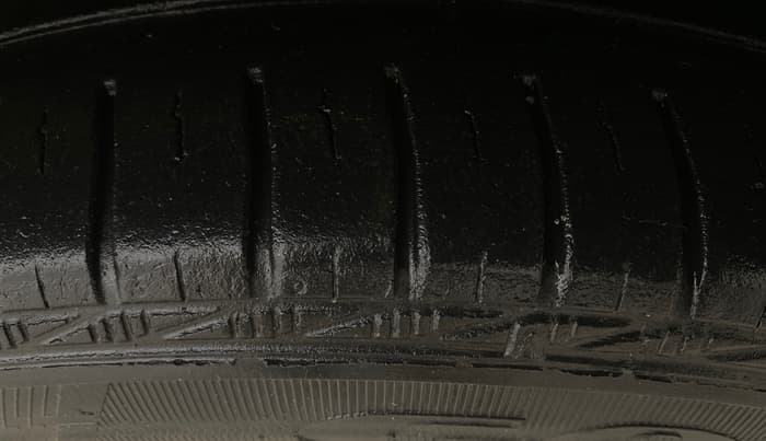2013 Ford Figo ZXI 1.2 PETROL, Petrol, Manual, 90,974 km, Right Front Tyre Tread