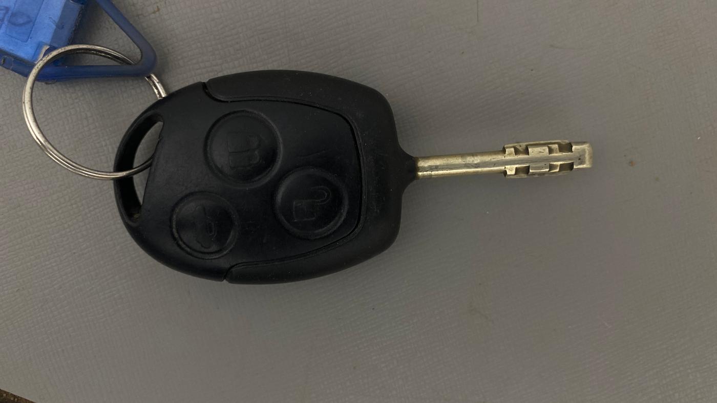 2013 Ford Figo ZXI 1.2 PETROL, Petrol, Manual, 90,974 km, Key Close Up
