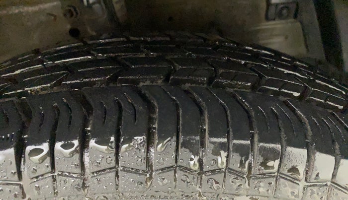 2015 Maruti Swift Dzire LXI (O), Petrol, Manual, 27,847 km, Right Front Tyre Tread