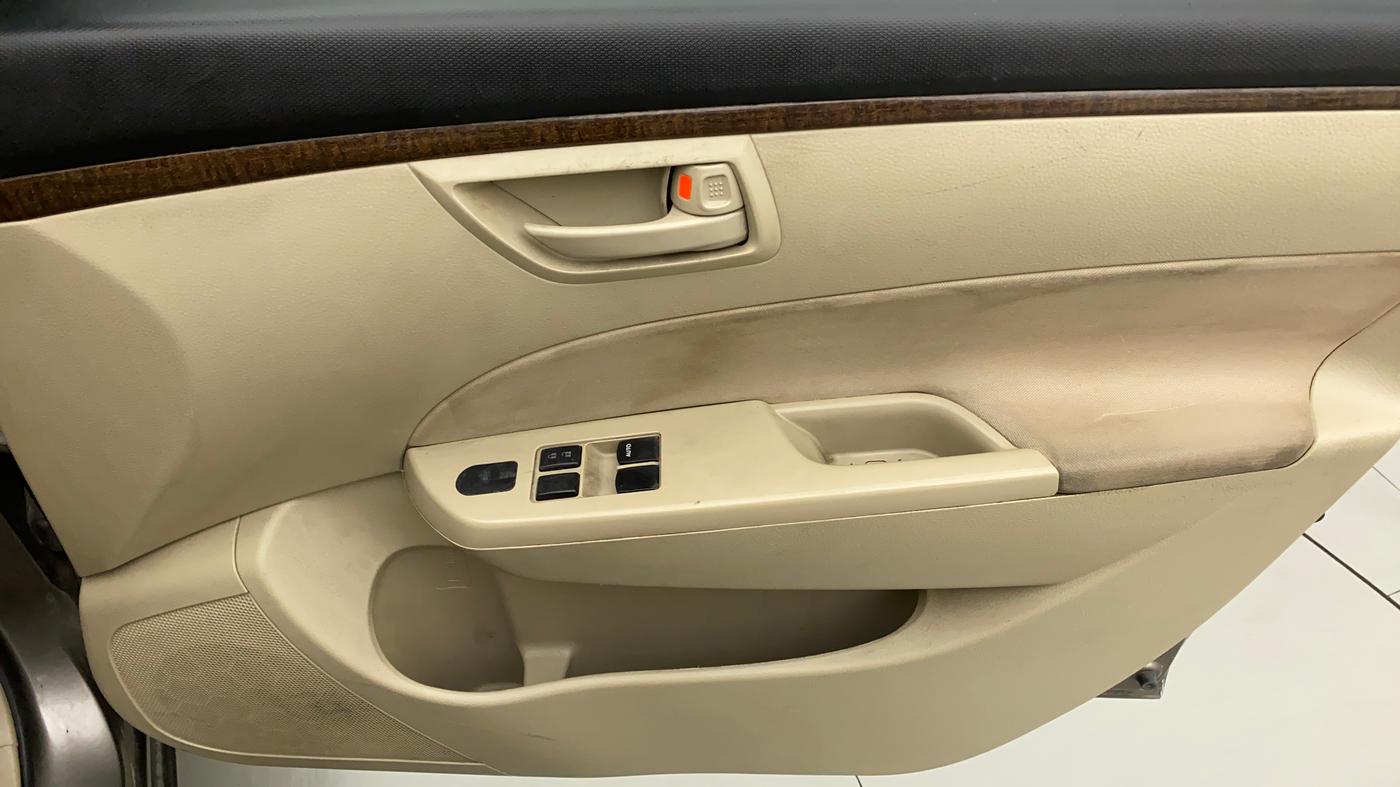 2015 Maruti Swift Dzire LXI (O), Petrol, Manual, 27,847 km, Driver Side Door Panels Control