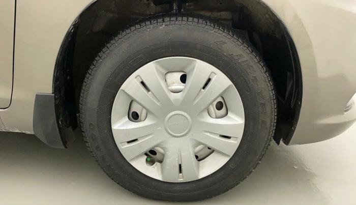 2015 Maruti Swift Dzire LXI (O), Petrol, Manual, 27,847 km, Right Front Wheel