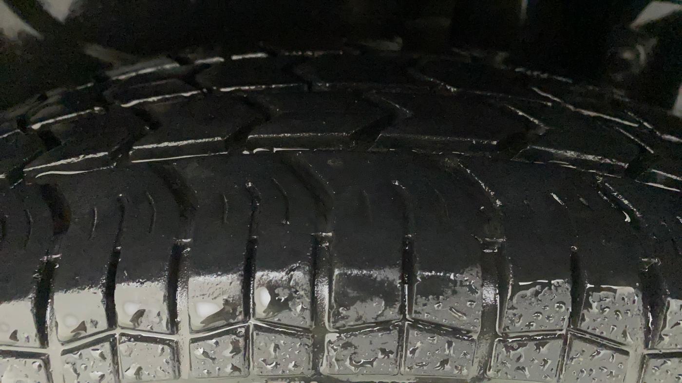 2015 Maruti Swift Dzire LXI (O), Petrol, Manual, 27,847 km, Left Rear Tyre Tread