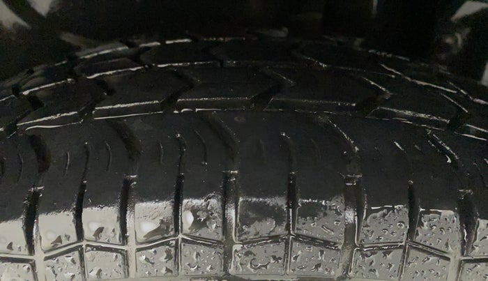 2015 Maruti Swift Dzire LXI (O), Petrol, Manual, 27,847 km, Left Rear Tyre Tread