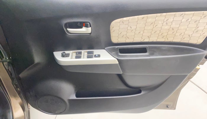 2013 Maruti Wagon R 1.0 VXI, Petrol, Manual, 42,876 km, Driver Side Door Panels Control