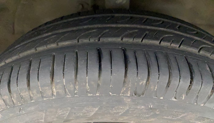 2013 Maruti Wagon R 1.0 VXI, Petrol, Manual, 42,876 km, Right Front Tyre Tread