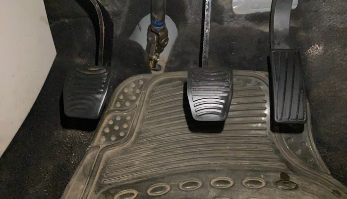 2022 Mahindra XUV300 W8 (O) 1.5 DIESEL, Diesel, Manual, 1,10,037 km, Pedals