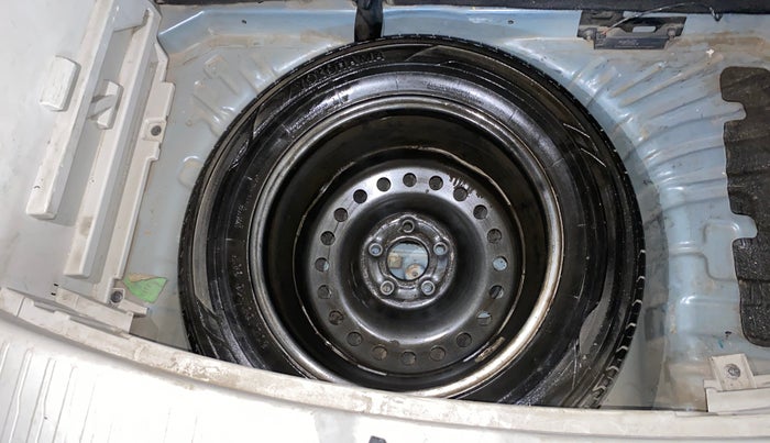 2022 Mahindra XUV300 W8 (O) 1.5 DIESEL, Diesel, Manual, 1,10,037 km, Spare Tyre