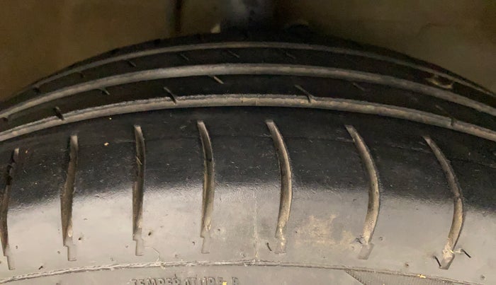 2012 Maruti Ritz VDI, Diesel, Manual, 1,24,543 km, Right Front Tyre Tread