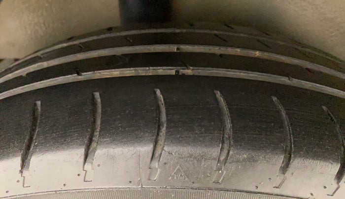 2012 Maruti Ritz VDI, Diesel, Manual, 1,24,543 km, Right Rear Tyre Tread