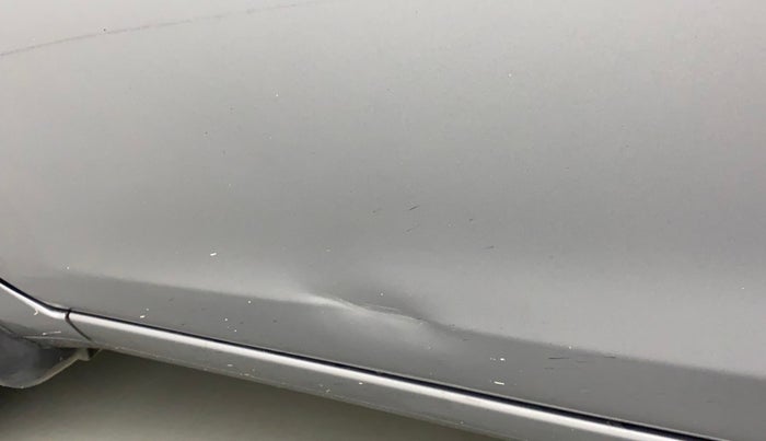 2012 Maruti Ritz VDI, Diesel, Manual, 1,24,543 km, Front passenger door - Slightly dented