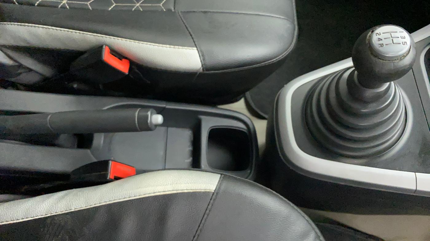 2012 Maruti Ritz VDI, Diesel, Manual, 1,24,543 km, Gear Lever