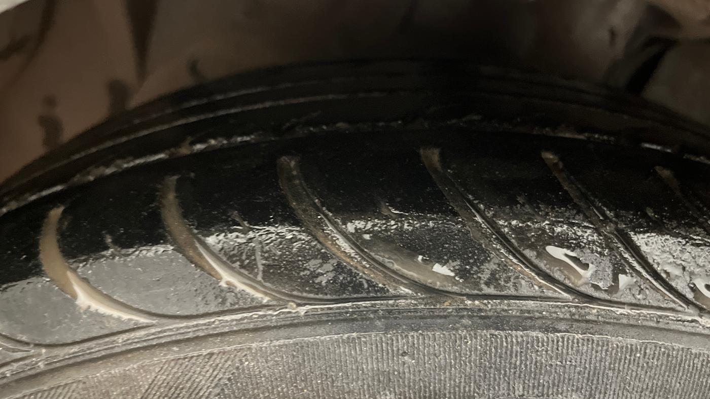 2018 Ford Figo Aspire TITANIUM 1.2 PETROL, Petrol, Manual, 31,645 km, Left Front Tyre Tread