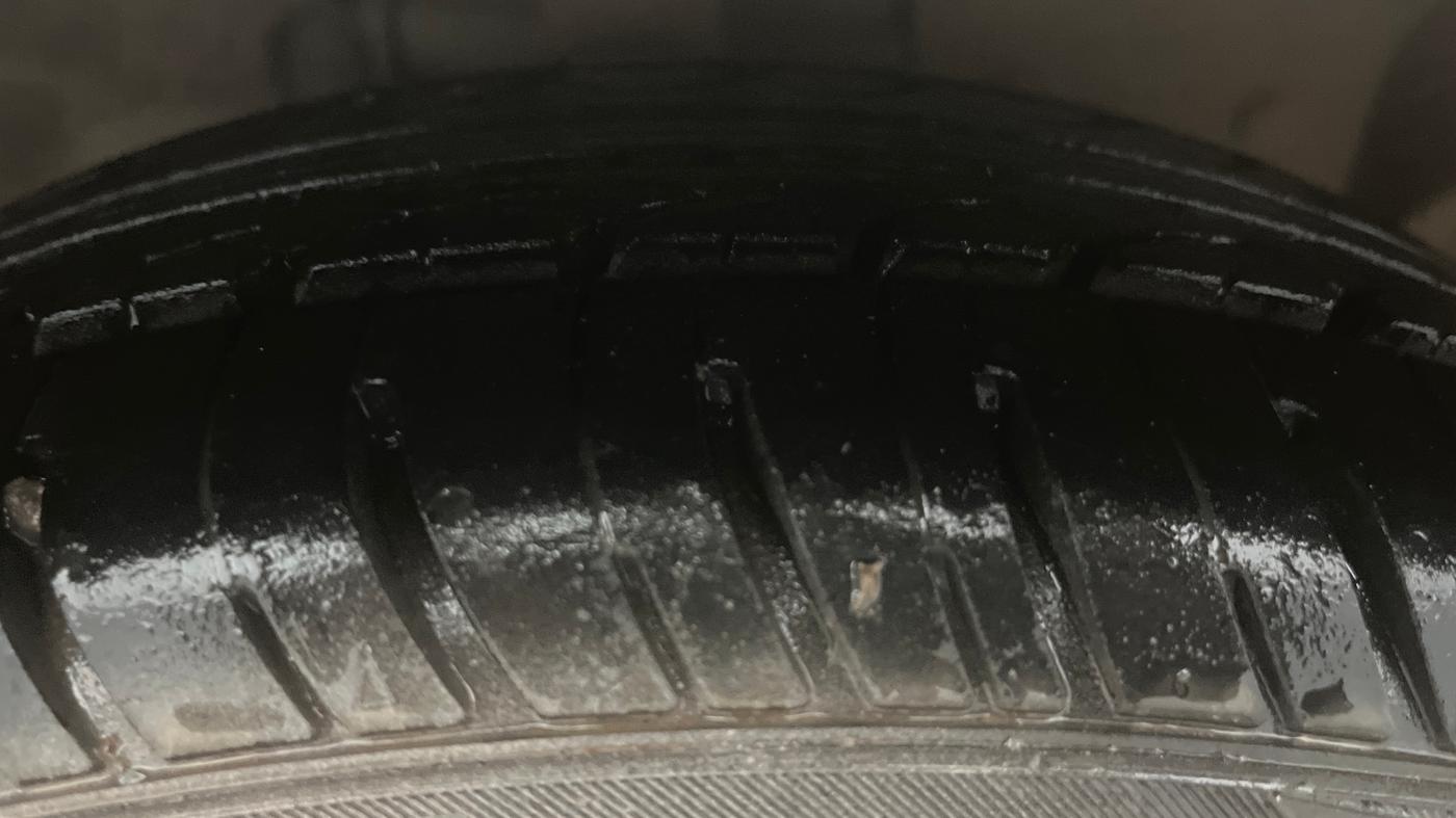 2018 Ford Figo Aspire TITANIUM 1.2 PETROL, Petrol, Manual, 31,645 km, Right Front Tyre Tread