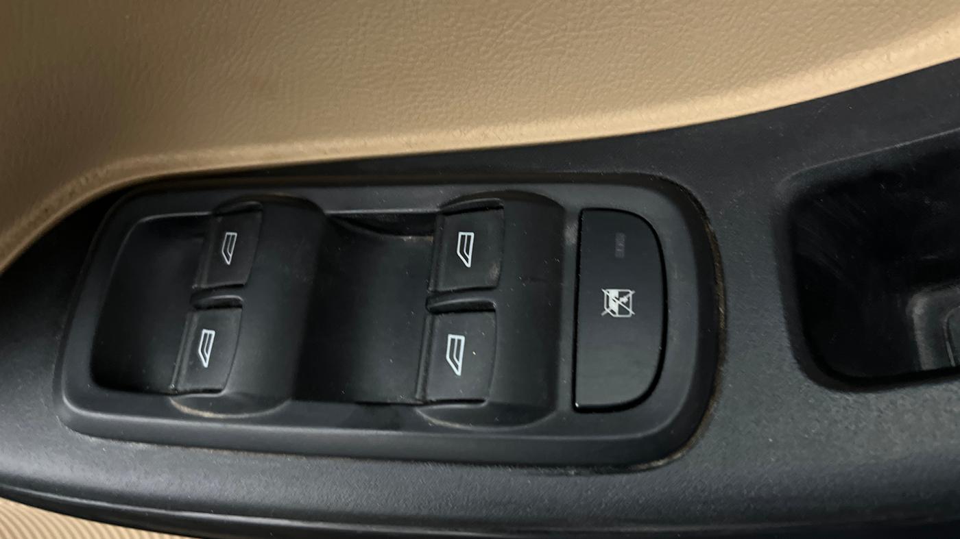 2018 Ford Figo Aspire TITANIUM 1.2 PETROL, Petrol, Manual, 31,645 km, Driver Side Door Panels Control