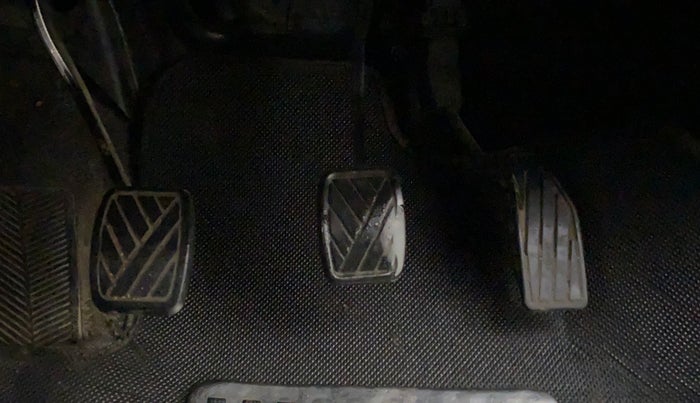 2017 Maruti Baleno DELTA PETROL 1.2, Petrol, Manual, 85,274 km, Pedals