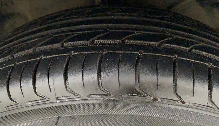 2017 Maruti Baleno DELTA PETROL 1.2, Petrol, Manual, 85,274 km, Right Front Tyre Tread