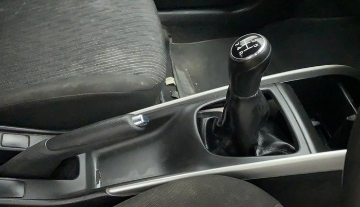 2017 Maruti Baleno DELTA PETROL 1.2, Petrol, Manual, 85,274 km, Gear lever - Boot Cover minor damage