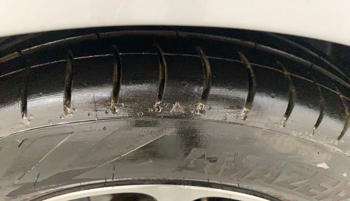 2017 Hyundai Grand i10 ASTA 1.2 KAPPA VTVT, Petrol, Manual, 31,302 km, Right Front Tyre Tread