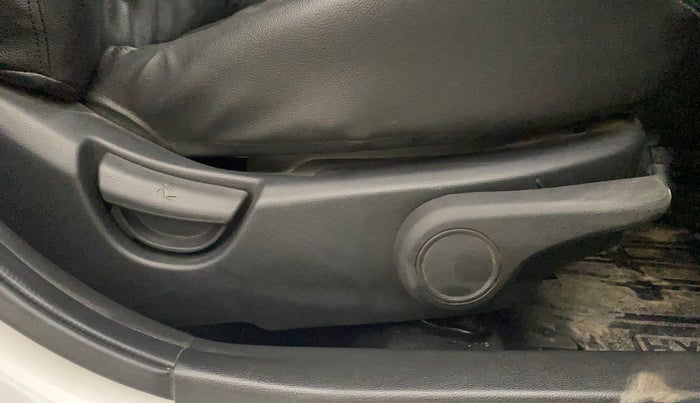 2017 Hyundai Grand i10 ASTA 1.2 KAPPA VTVT, Petrol, Manual, 31,302 km, Driver Side Adjustment Panel