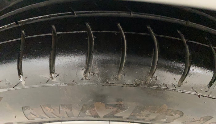 2017 Hyundai Grand i10 ASTA 1.2 KAPPA VTVT, Petrol, Manual, 31,302 km, Left Front Tyre Tread