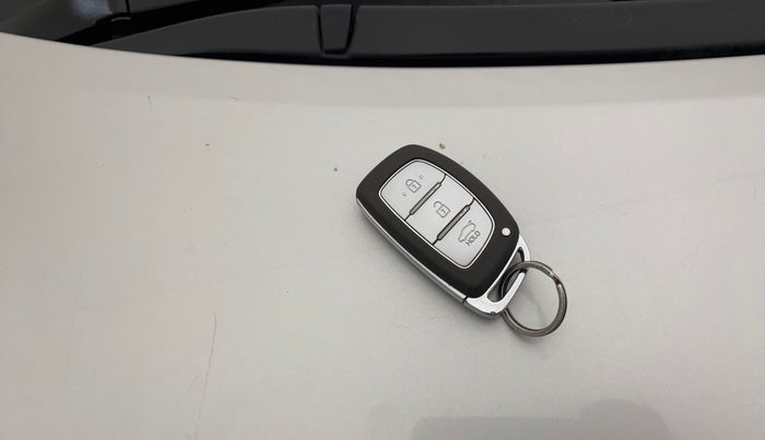 2017 Hyundai Grand i10 ASTA 1.2 KAPPA VTVT, Petrol, Manual, 31,302 km, Key Close Up