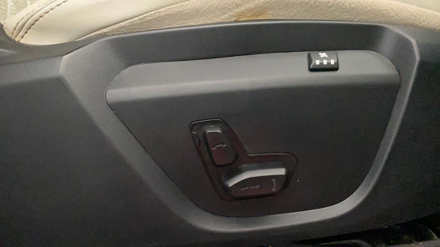 2021 Tata Safari XZ PLUS GOLD 6 S, Diesel, Manual, 64,435 km, Driver Side Adjustment Panel