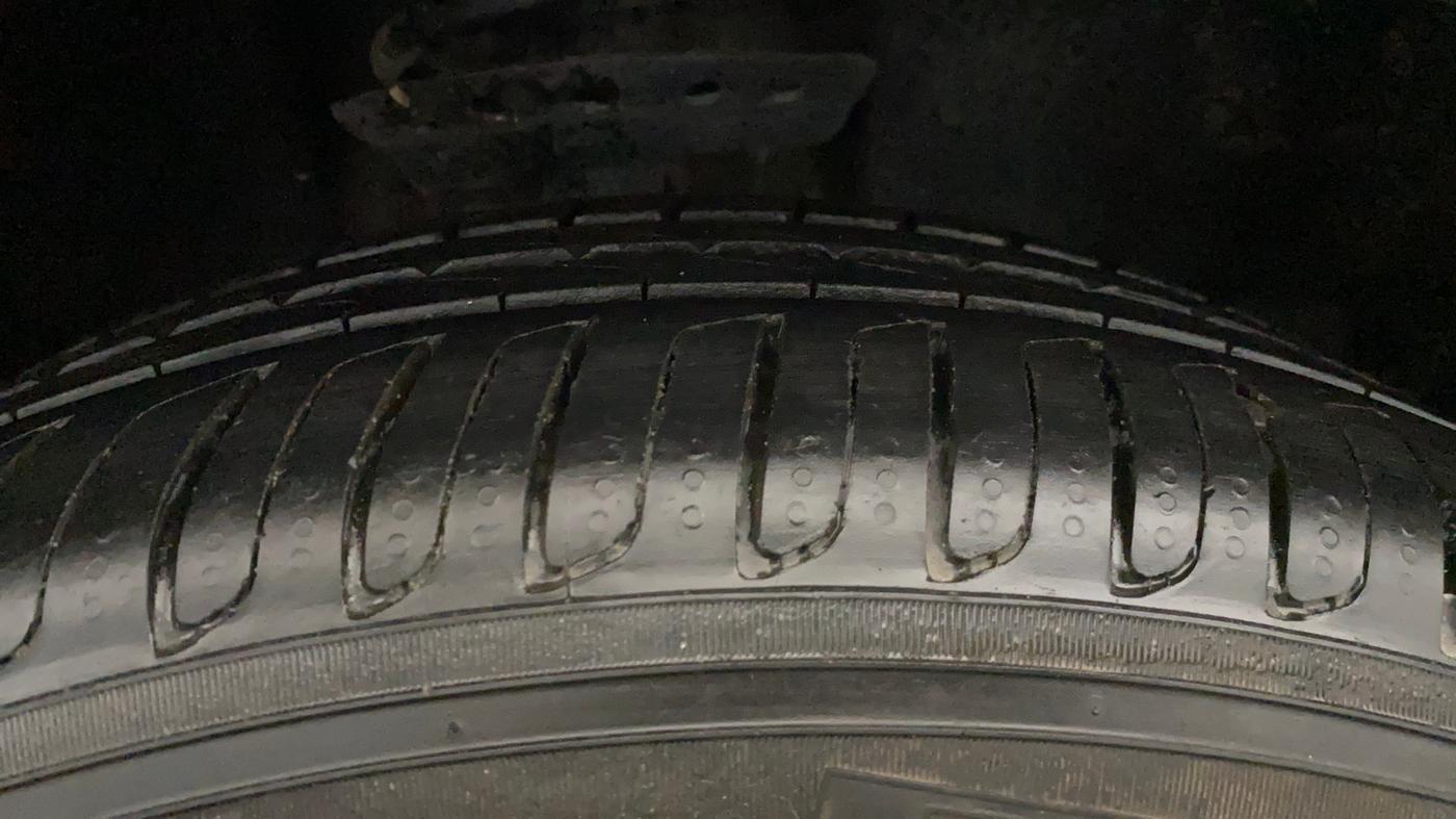 2021 Tata Safari XZ PLUS GOLD 6 S, Diesel, Manual, 64,435 km, Right Front Tyre Tread