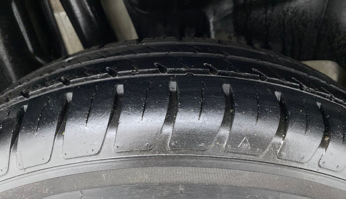 2018 Maruti Swift VXI, Petrol, Manual, 43,660 km, Right Rear Tyre Tread