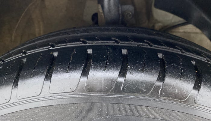 2018 Maruti Swift VXI, Petrol, Manual, 43,660 km, Right Front Tyre Tread