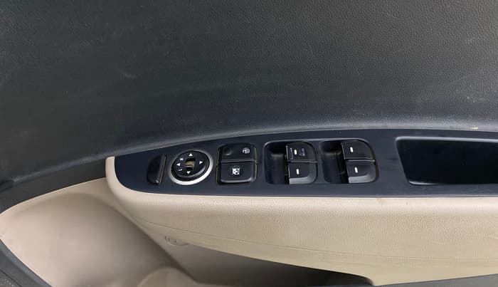 2017 Hyundai Grand i10 SPORTZ AT 1.2 KAPPA VTVT, Petrol, Automatic, 64,884 km, Driver Side Door Panels Control