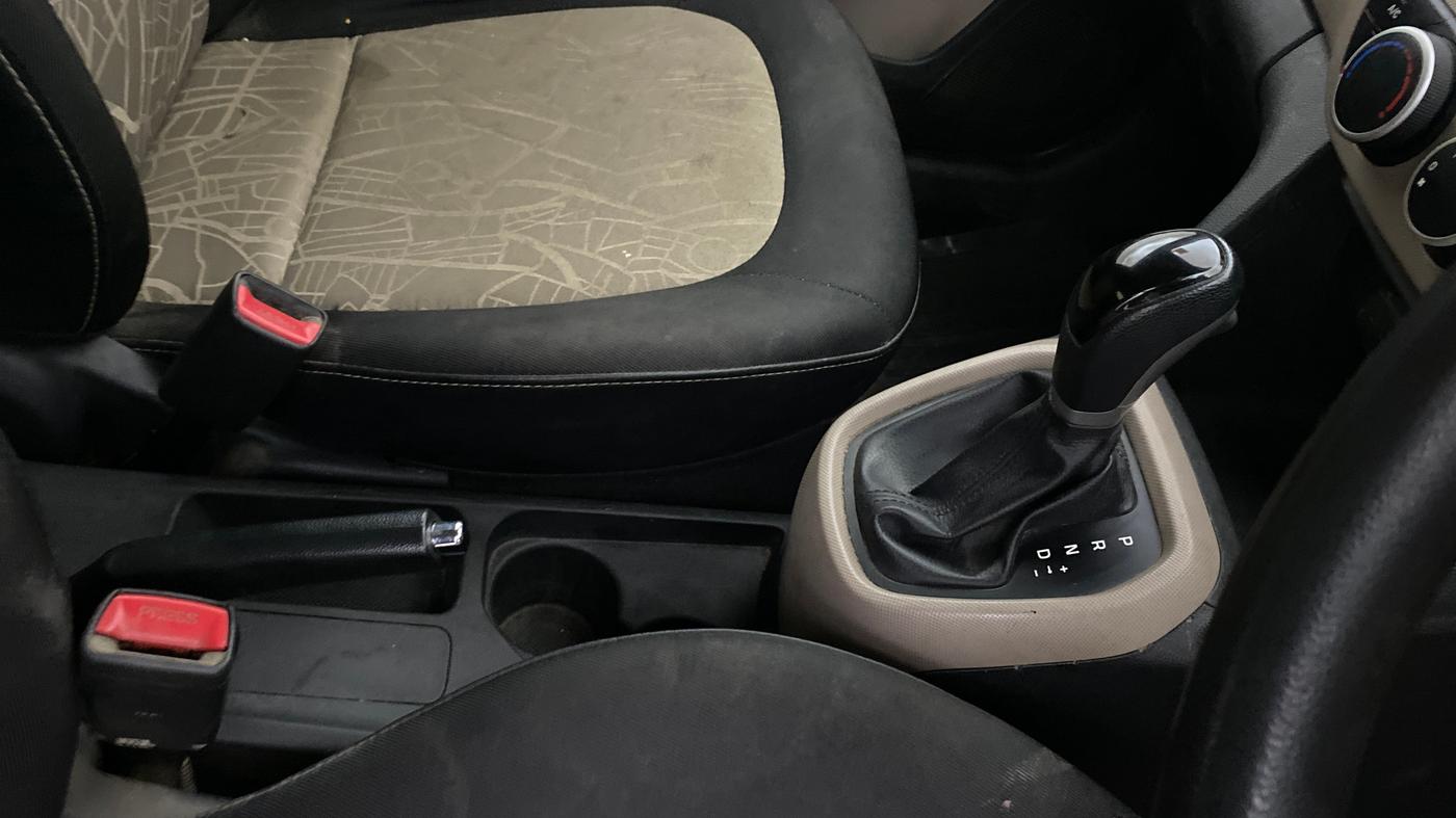2017 Hyundai Grand i10 SPORTZ AT 1.2 KAPPA VTVT, Petrol, Automatic, 64,864 km, Gear Lever