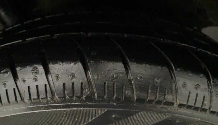 2018 Maruti Celerio X ZXI AMT, CNG, Automatic, 1,01,581 km, Left Front Tyre Tread