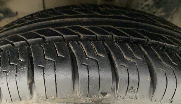 2016 Datsun Redi Go S, Petrol, Manual, 58,107 km, Left Front Tyre Tread