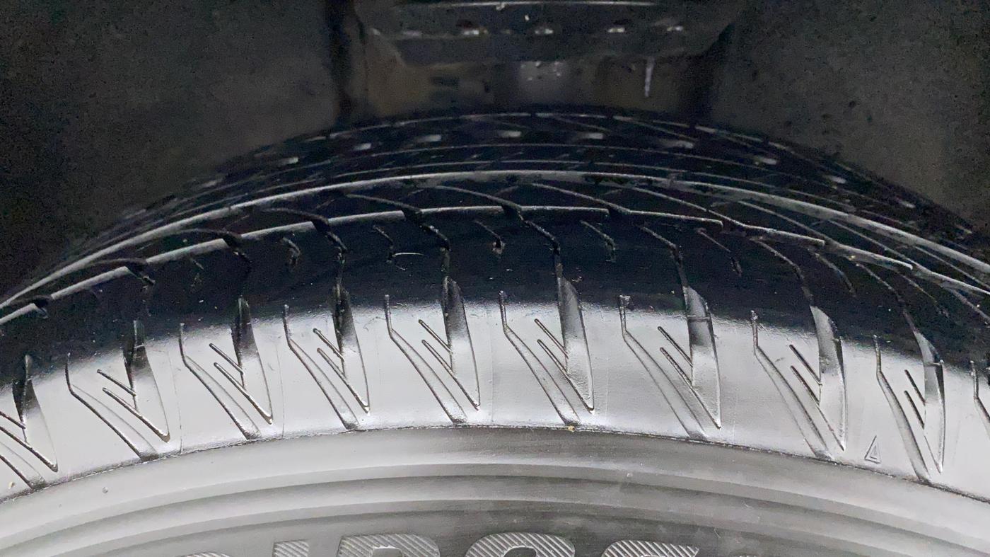 2022 Tata Safari XT PLUS, Diesel, Manual, 40,299 km, Right Front Tyre Tread