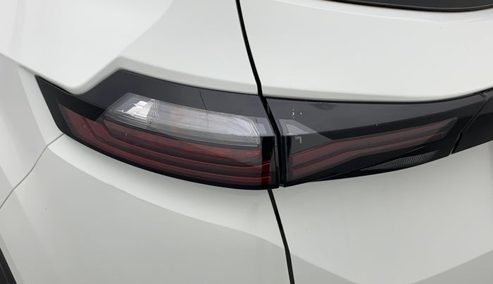 2022 Tata Safari XT PLUS, Diesel, Manual, 40,299 km, Left tail light - Minor scratches