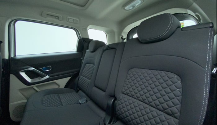 2022 Tata Safari XT PLUS, Diesel, Manual, 40,299 km, Right Side Rear Door Cabin