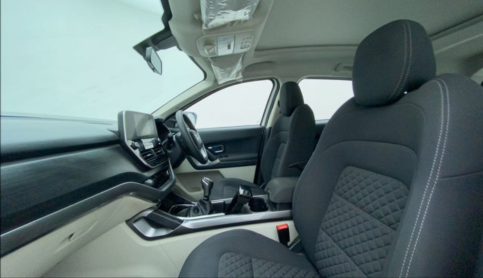 2022 Tata Safari XT PLUS, Diesel, Manual, 40,299 km, Right Side Front Door Cabin