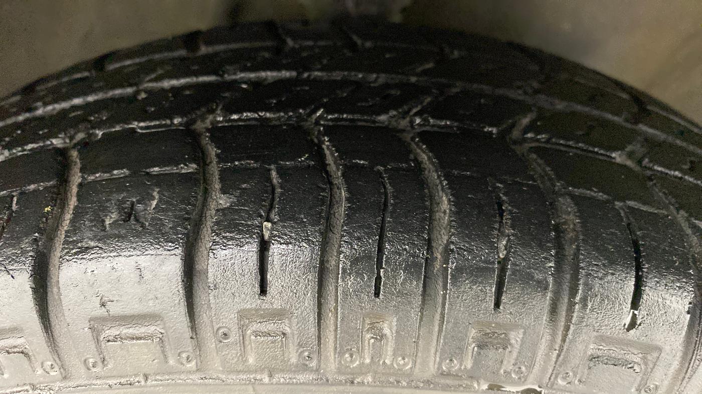 2013 Maruti Alto 800 LXI, Petrol, Manual, 58,367 km, Right Front Tyre Tread
