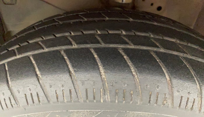 2016 Honda Brio S MT, Petrol, Manual, 45,047 km, Left Front Tyre Tread