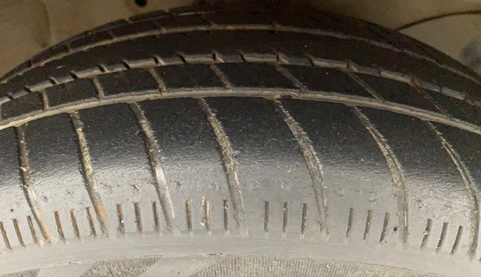 2016 Honda Brio S MT, Petrol, Manual, 45,047 km, Right Front Tyre Tread