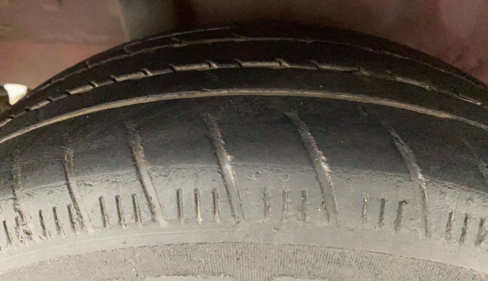 2016 Honda Brio S MT, Petrol, Manual, 45,047 km, Right Rear Tyre Tread