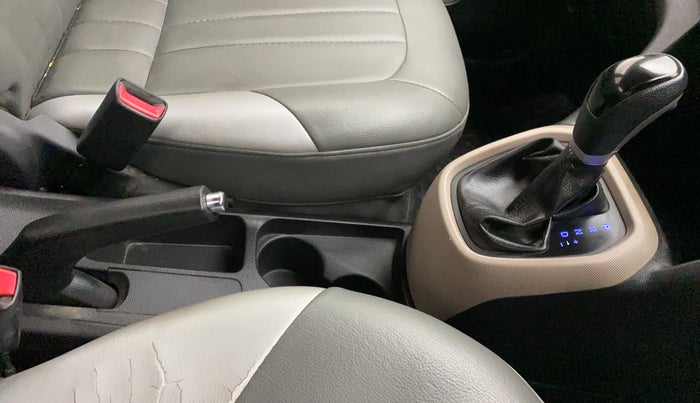 2016 Hyundai Grand i10 ASTA (O) AT 1.2 KAPPA VTVT, Petrol, Automatic, 1,31,017 km, Gear Lever