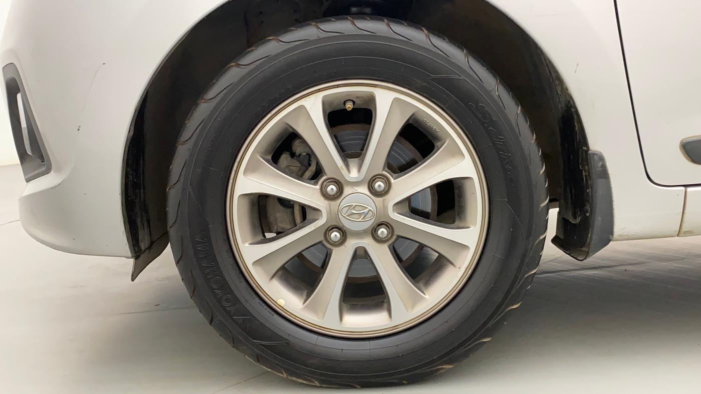 2016 Hyundai Grand i10 ASTA (O) AT 1.2 KAPPA VTVT, Petrol, Automatic, 1,31,017 km, Left Front Wheel