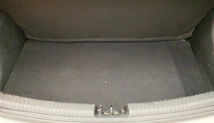 2016 Hyundai Grand i10 ASTA (O) AT 1.2 KAPPA VTVT, Petrol, Automatic, 1,31,017 km, Boot Inside