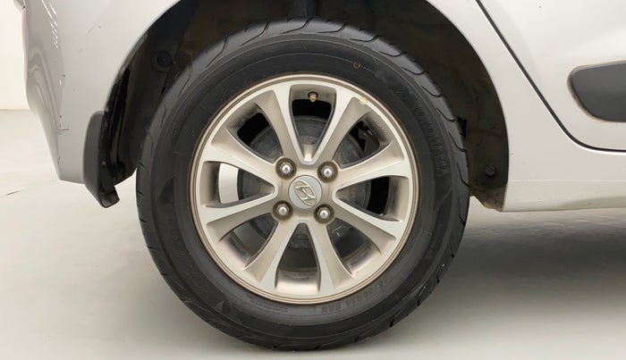 2016 Hyundai Grand i10 ASTA (O) AT 1.2 KAPPA VTVT, Petrol, Automatic, 1,31,017 km, Right Rear Wheel