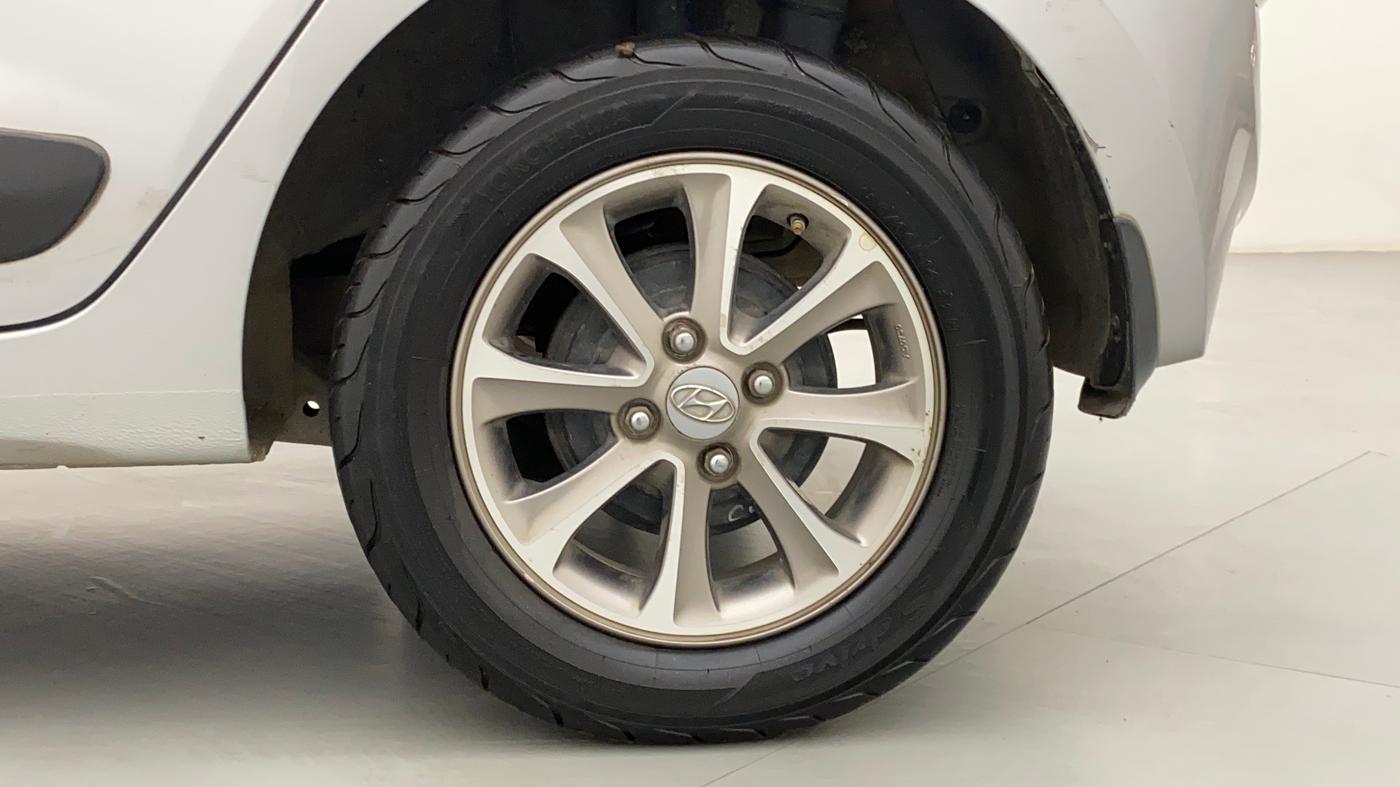 2016 Hyundai Grand i10 ASTA (O) AT 1.2 KAPPA VTVT, Petrol, Automatic, 1,31,017 km, Left Rear Wheel
