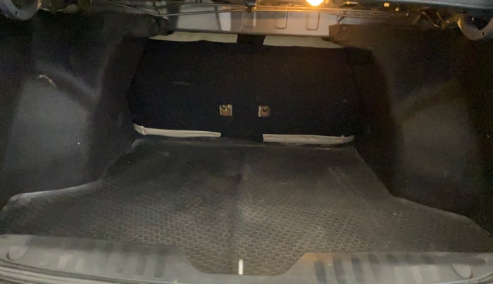 2018 Maruti Ciaz SIGMA 1.5 SHVS MT  PETROL, Petrol, Manual, 31,758 km, Boot Inside