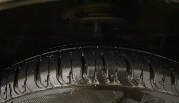 2018 Maruti Ciaz SIGMA 1.5 SHVS MT  PETROL, Petrol, Manual, 31,758 km, Right Front Tyre Tread