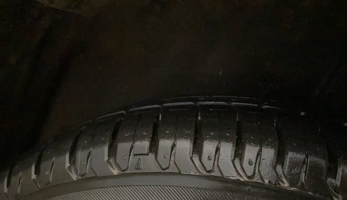 2018 Maruti Ciaz SIGMA 1.5 SHVS MT  PETROL, Petrol, Manual, 31,758 km, Left Rear Tyre Tread